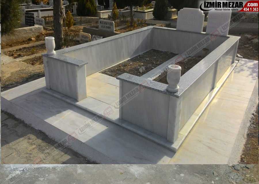 Mermer aile mezarı