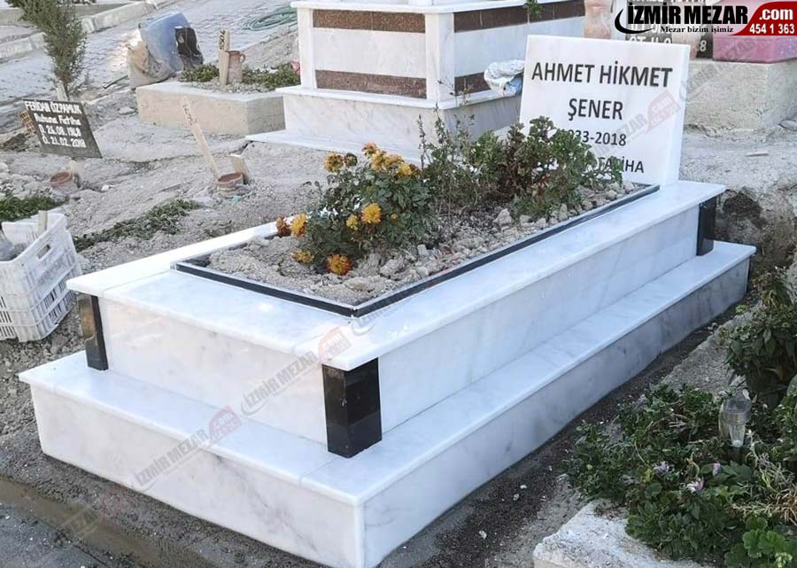 Urla Zeytinalanı Mezarlığı mezar yapımı