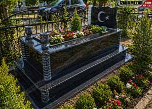 Mezar tası fiyatlari-Siyah mezarlar- Şehit mezarları-Bayraklı mezar modeli Ma 88-izmirmezar.com